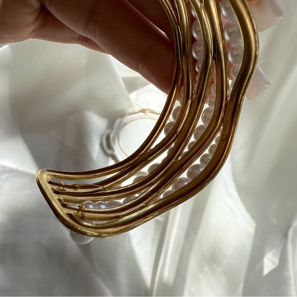 ZARA Big cuff wide bracket. 
Gold and White Pearl Bracelet - Picture 7 of 16